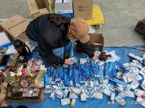 一地攤賣被燒過的日用品挺火,難道是一種新的營銷方式 值得佩服